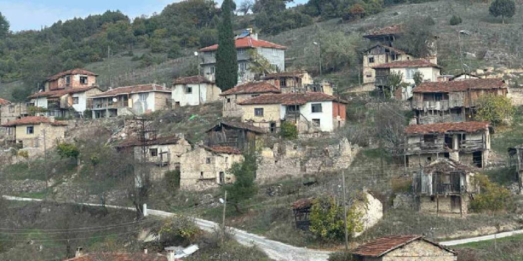 450 yıllık geçmişi onu ‘Hayalet Köye’ dönüştürdü! 3 hane, 4 kişilik nüfus: Bu köy sessizliğiyle dikkat çekiyor 5